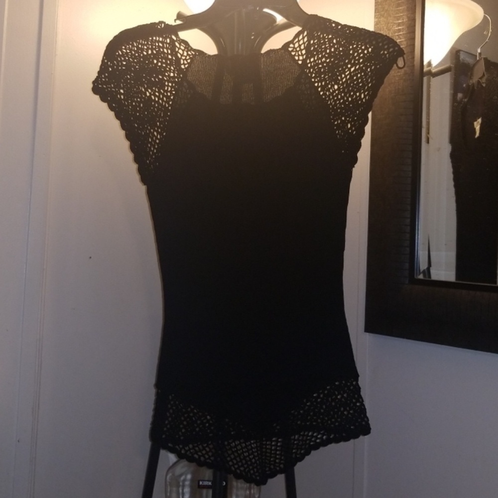 Top - Picture 2 of 3